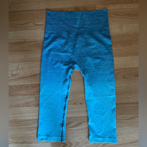 Yelete Size L Blue & Coral Athleisure Capri Leggings bundle - Picture 5 of 7